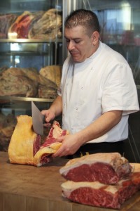 MIGUEL CONTANDO PIEZA EN VACA NOSTRA 1