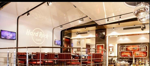 ¡Hard Rock Café Barcelona se convierte en un yate de lujo!