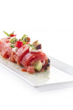 Plato3_Canelón de tomate _cor de bou_ con pulpo y aguacate