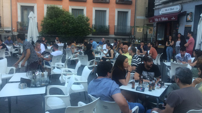 Evita las peleas por una mesa en tu terraza