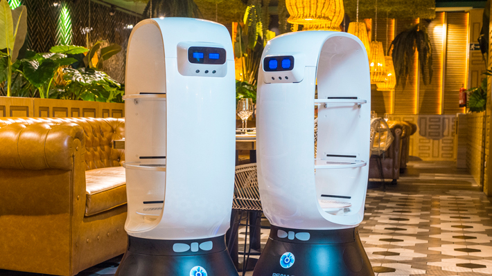 Entramos con nuestras cámaras en el primer restaurante con robots-camareros