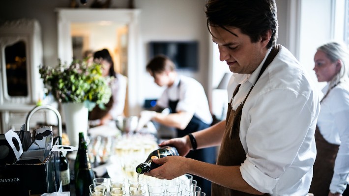 España, ¿un país con altas tasas de desempleo y sin personal en hostelería?